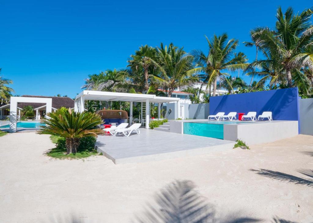 Piscina di TRACADERO Beach Club & Holidays Rentals o nelle vicinanze