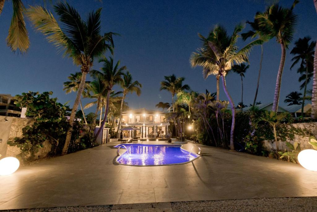 Piscina di TRACADERO Beach Club & Holidays Rentals o nelle vicinanze