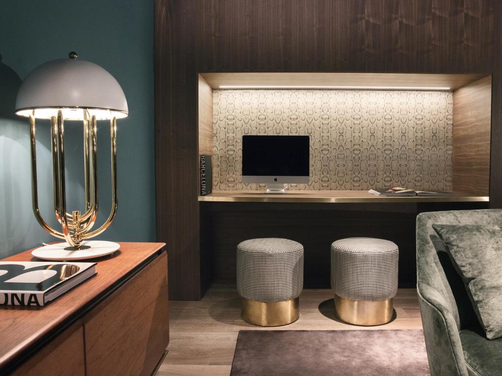 TV a/nebo společenská místnost v ubytování Yurbban Trafalgar Hotel