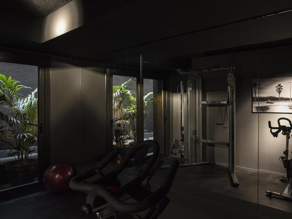 Fitness centrum a/nebo fitness zařízení v ubytování Yurbban Trafalgar Hotel