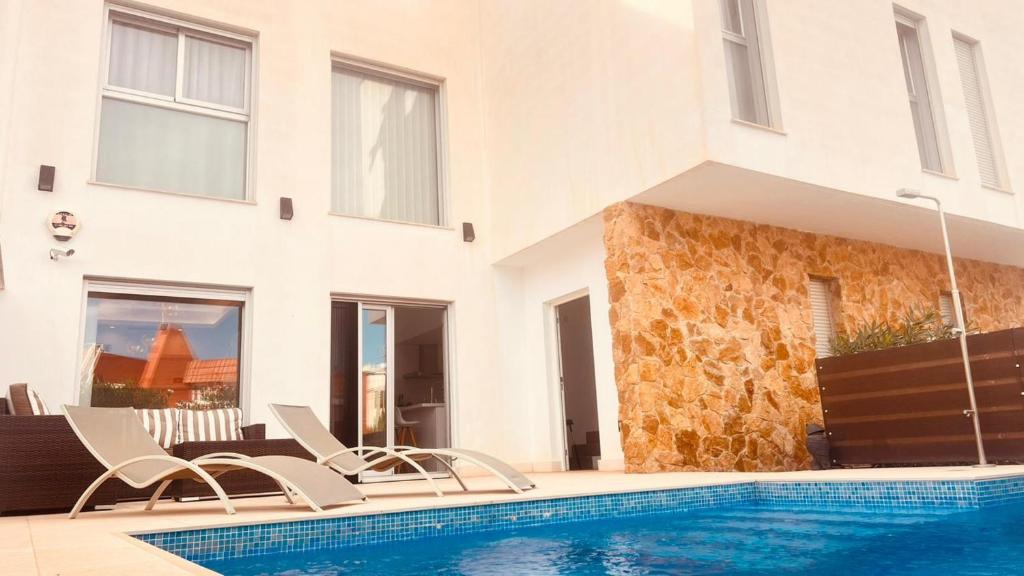 Bazen v nastanitvi oz. blizu nastanitve Luxury Villa Torrevieja With Swimmingpool