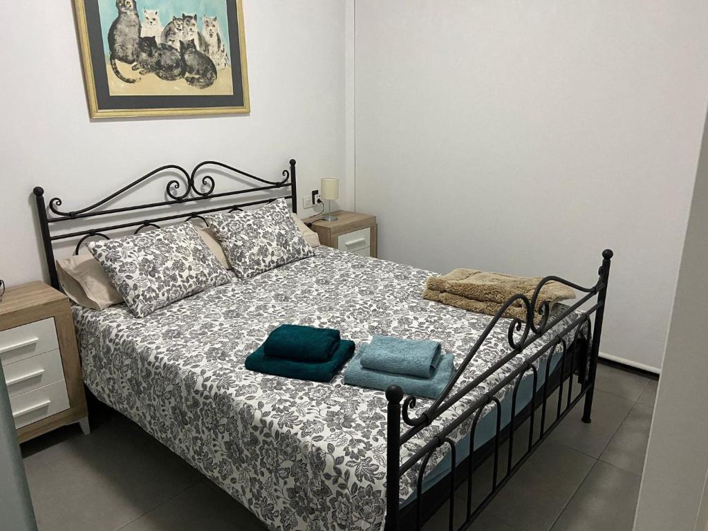 A bed or beds in a room at Valentino Golf II Villamartin