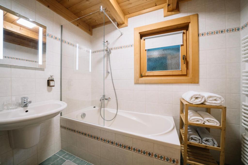 Koupelna v ubytování Steinnock Chalet