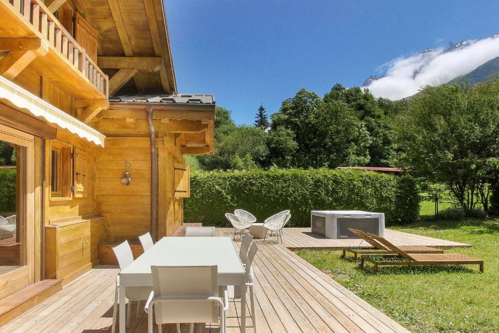 Zahrada ubytování Chalet Béchar - 10pax - 155m2 Rénové - Sauna - Jacuzzi - Vues sur le Massif du Mont-Blanc