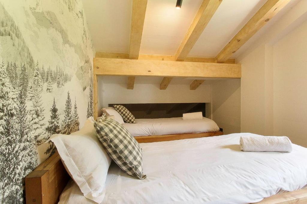 Postel nebo postele na pokoji v ubytování Chalet Béchar - 10pax - 155m2 Rénové - Sauna - Jacuzzi - Vues sur le Massif du Mont-Blanc