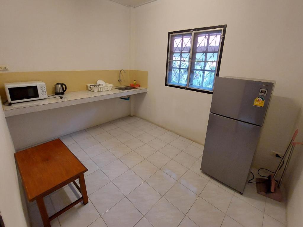 Kuchyň nebo kuchyňský kout v ubytování Fullmoon House Samui