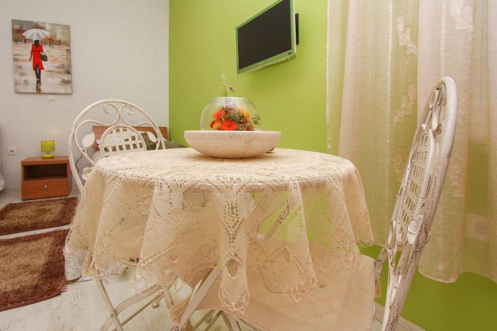 Televiisor ja/või meelelahutuskeskus majutusasutuses Apartment Jasmin
