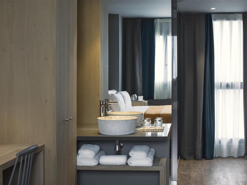 Postel nebo postele na pokoji v ubytování Yurbban Trafalgar Hotel