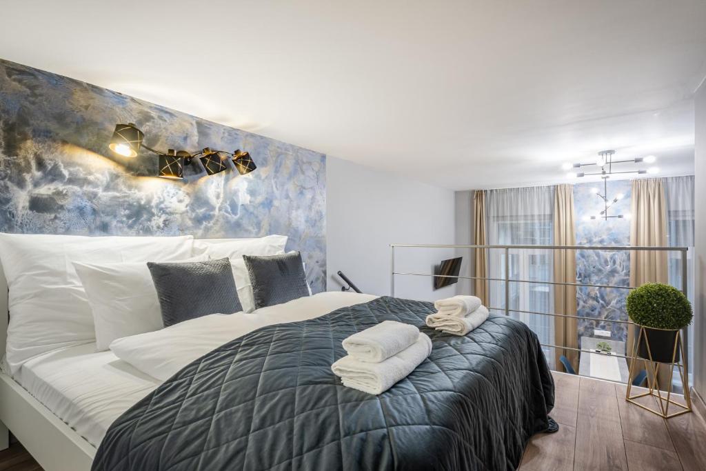 Llit o llits en una habitació de Petite Elegance Apartment