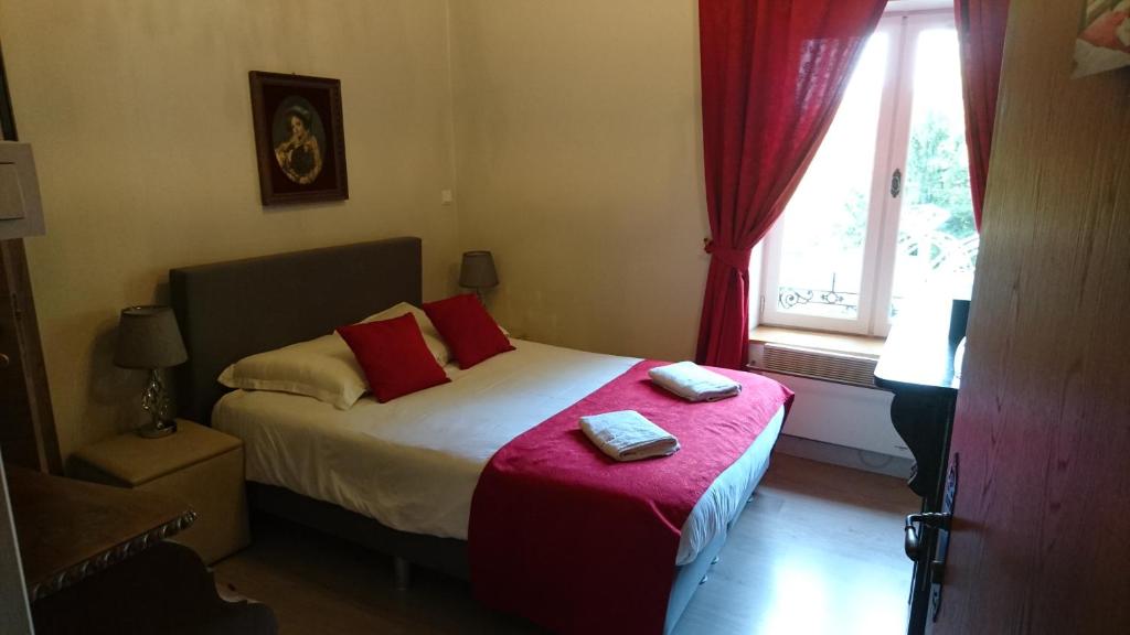 Chateau de l Aviette - Rancennes - Double Room With Private Bathroom