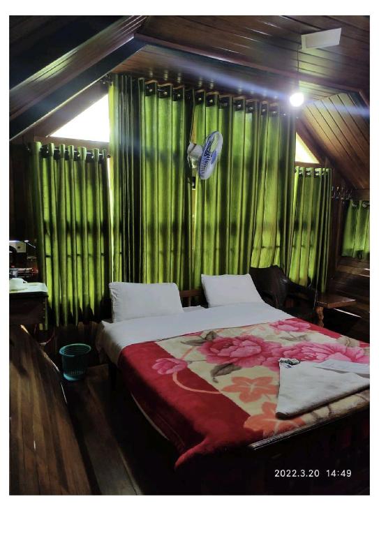 Postel nebo postele na pokoji v ubytování Tree House Wayanad