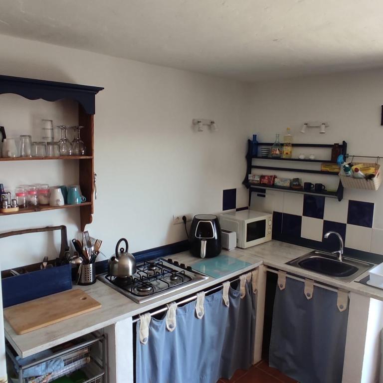 Kuchyň nebo kuchyňský kout v ubytování Vine Ridge Studio and Apartment