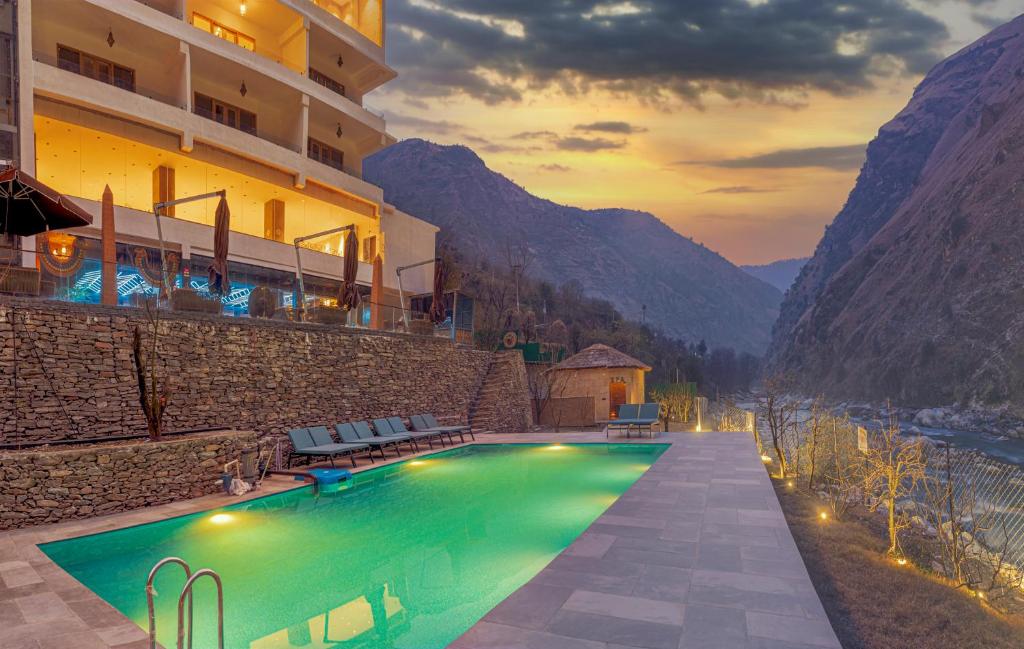 Басейн в или близо до Echor Palm Bliss Riverside Resort & Spa Kasol