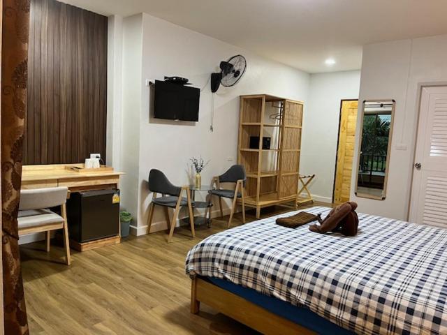 Postel nebo postele na pokoji v ubytování Thai Life Guesthouse Khaolak