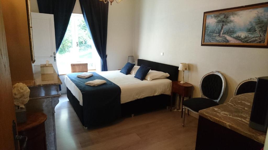 Chateau de l Aviette - Rancennes - Standard Double Or Twin Room