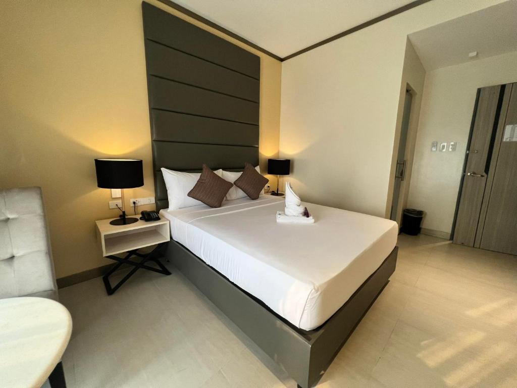 Yes Hotel Imus Cavite - Habitación Doble De Lujo