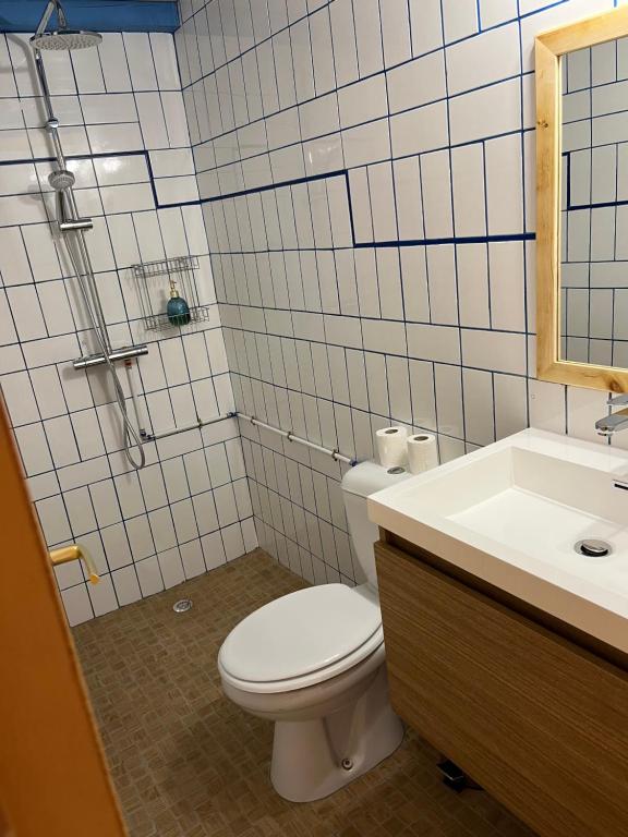 Koupelna v ubytování Chambres d'hôtes Gîte Saint Roch