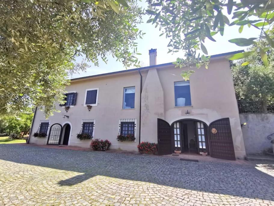 Budynek, w którym mieści się willa