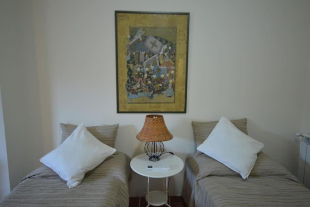Część wypoczynkowa w obiekcie Apartment in LuxuryProperty PrivatePOOL Garden BBQ AirC x8