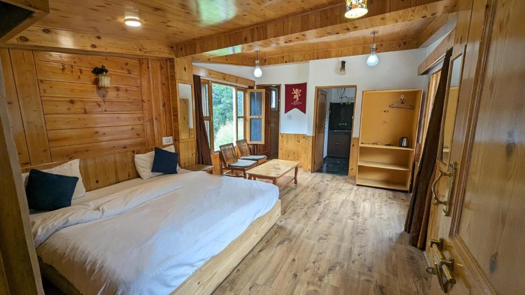 7 Kingdoms Manali - Housity