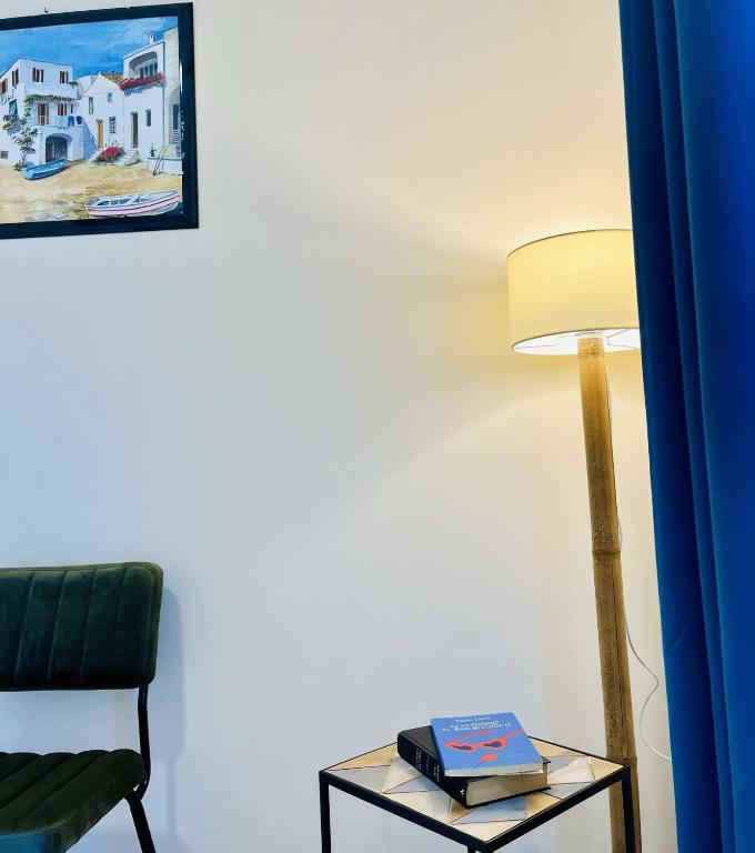 TV a/nebo společenská místnost v ubytování LA TORRE SARACENA - APARTMENTS with services & Free Parking