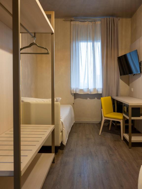 Postel nebo postele na pokoji v ubytování Hotel Embassy