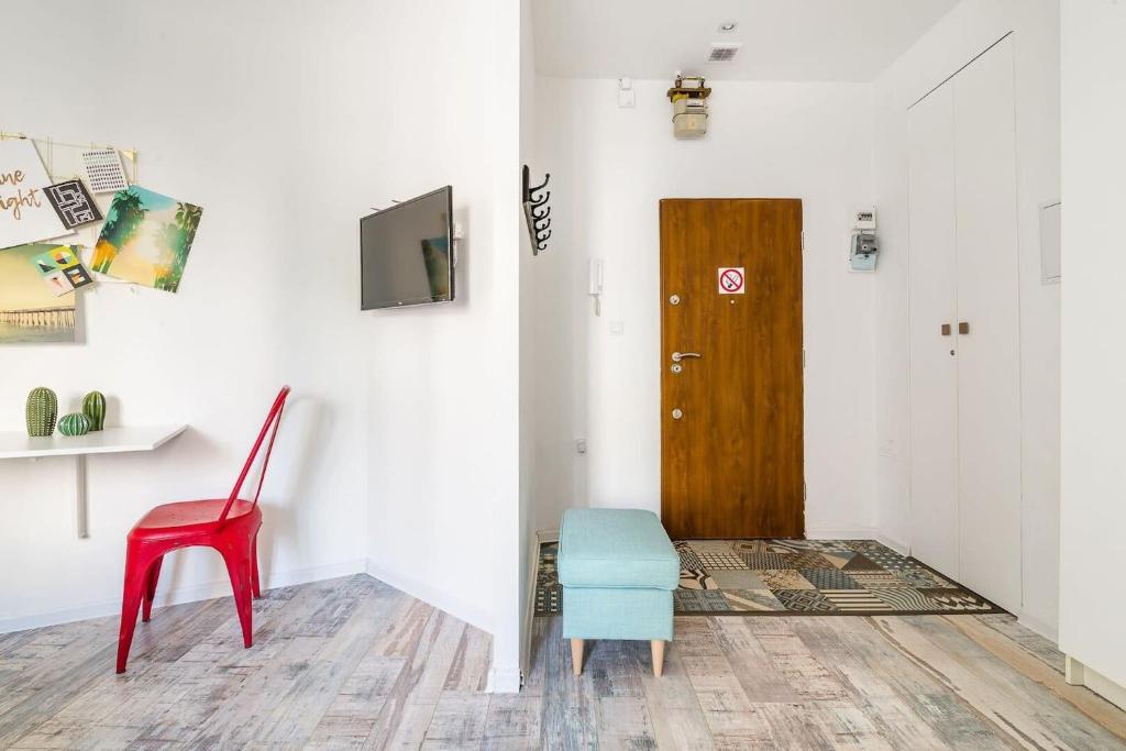 Televízia a/alebo spoločenská miestnosť v ubytovaní Kopernika 4 - Studio Apartment by Noclegi Renters