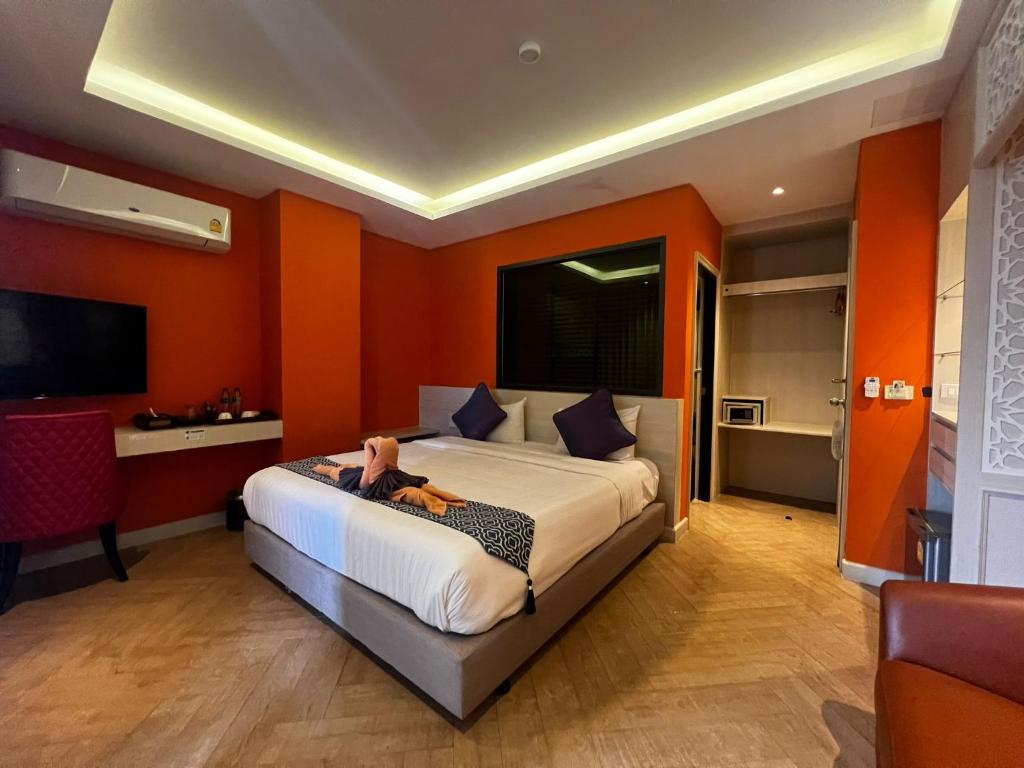 Postel nebo postele na pokoji v ubytování Le Maroc Hotel Patong