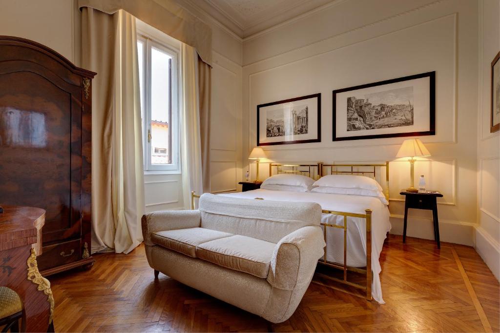 Llit o llits en una habitació de Grand Hotel Plaza
