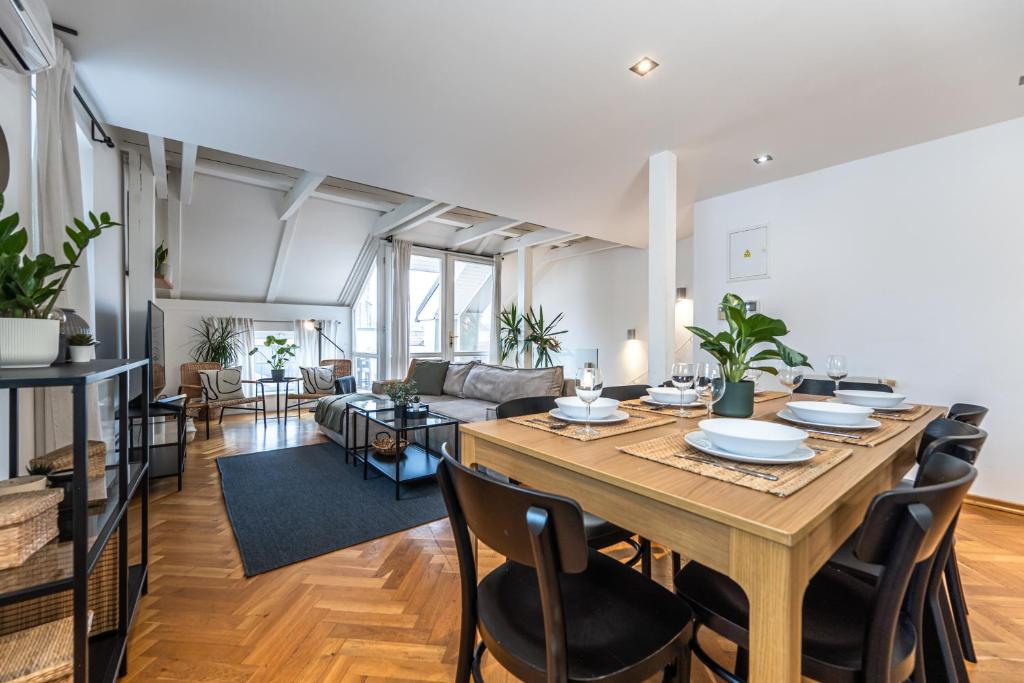 Charles Apartments in Old Town - Apartment With Terrace