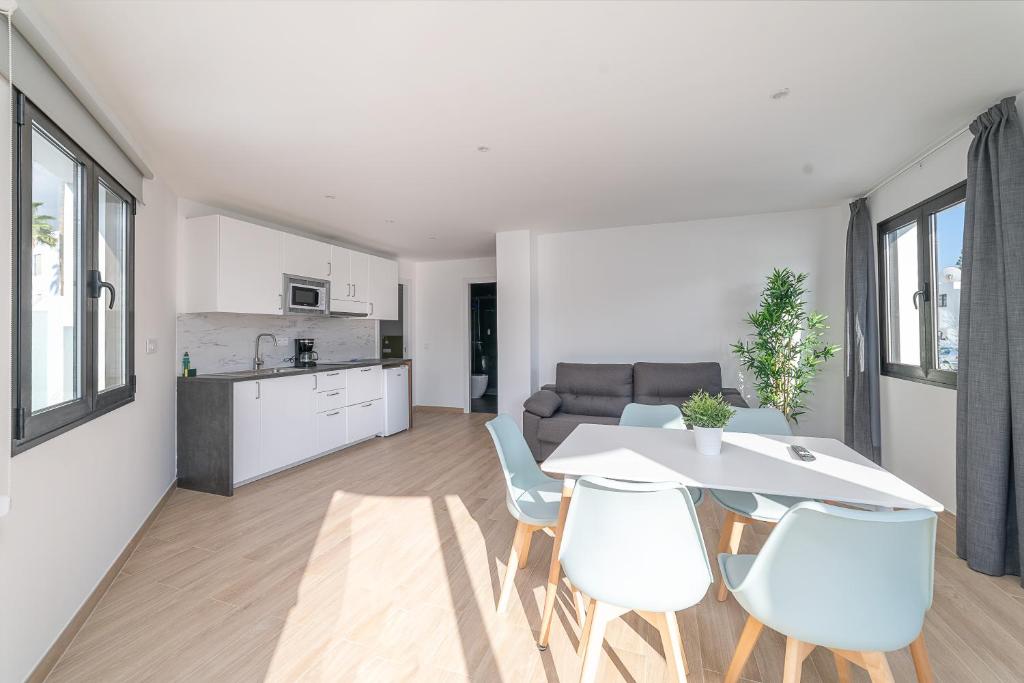 Kuchyň nebo kuchyňský kout v ubytování Rosamar Apartamentos