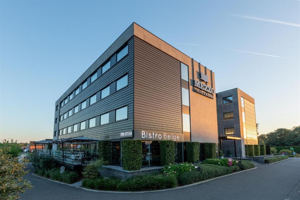 a building with a sign that reads boston hotel at Mezzo Hotel & Business in Beringen