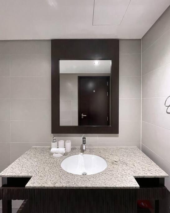 Koupelna v ubytování Authentic 2 bdr in Anantara Resort Palm Jumeirah