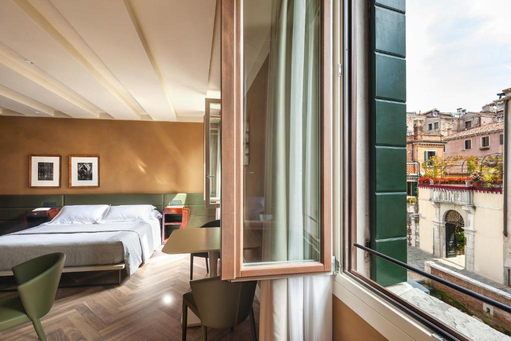 Postel nebo postele na pokoji v ubytování Liassidi Wellness Suites