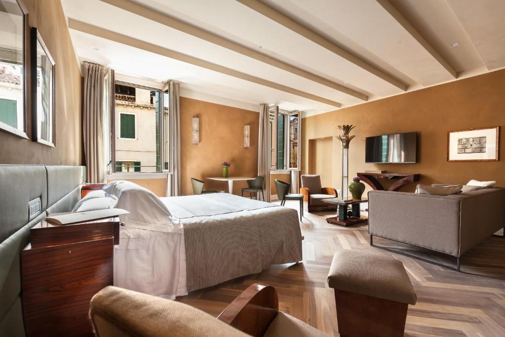 Postel nebo postele na pokoji v ubytování Liassidi Wellness Suites