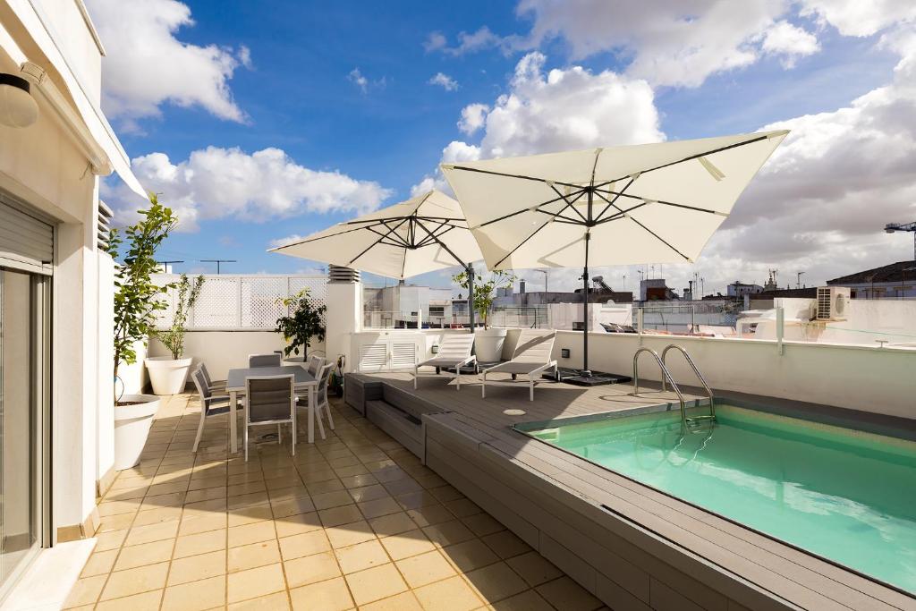 Swimmingpoolen hos eller tæt på Veoapartment Cervantes Terraza