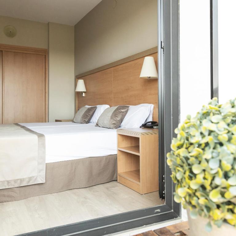 Postel nebo postele na pokoji v ubytování Hotel Real
