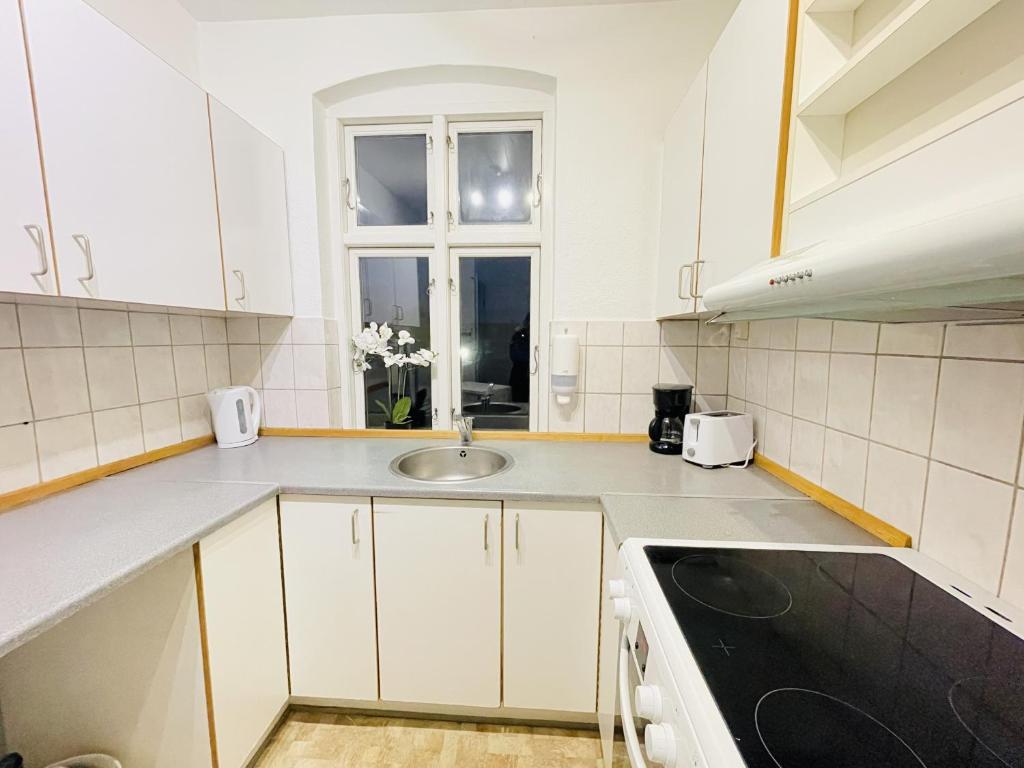 Kuchyň nebo kuchyňský kout v ubytování aday - Sunset Suite