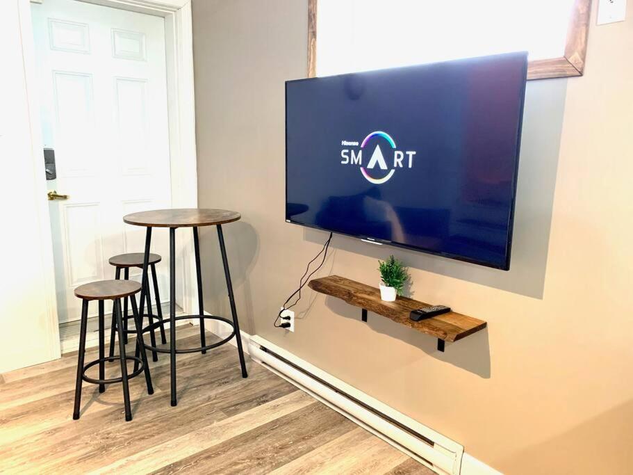 TV a/nebo společenská místnost v ubytování Le Multi-Bois *Ski, Spa, Nature*