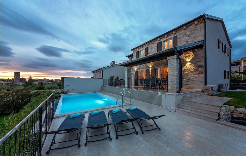 a house with a swimming pool on a patio at Villa Bellevue in Sveti Lovreč Pazenatički