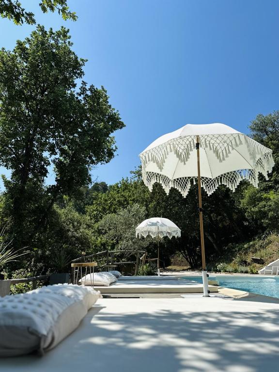 Bazén v ubytovaní B&B Maison Gigi alebo v jeho blízkosti