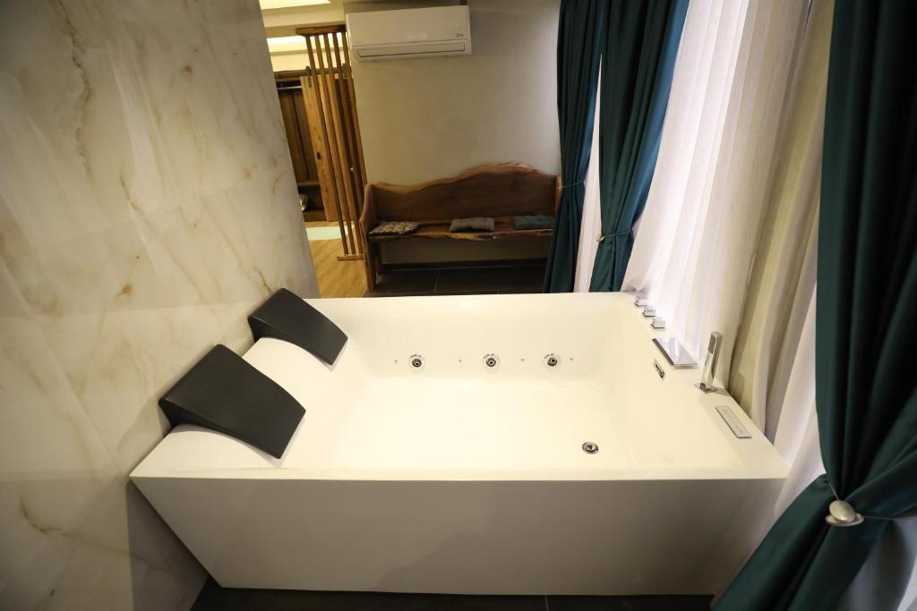 Fotografie z fotogalerie ubytování Hotel 1 Maji v destinaci Pogradec
