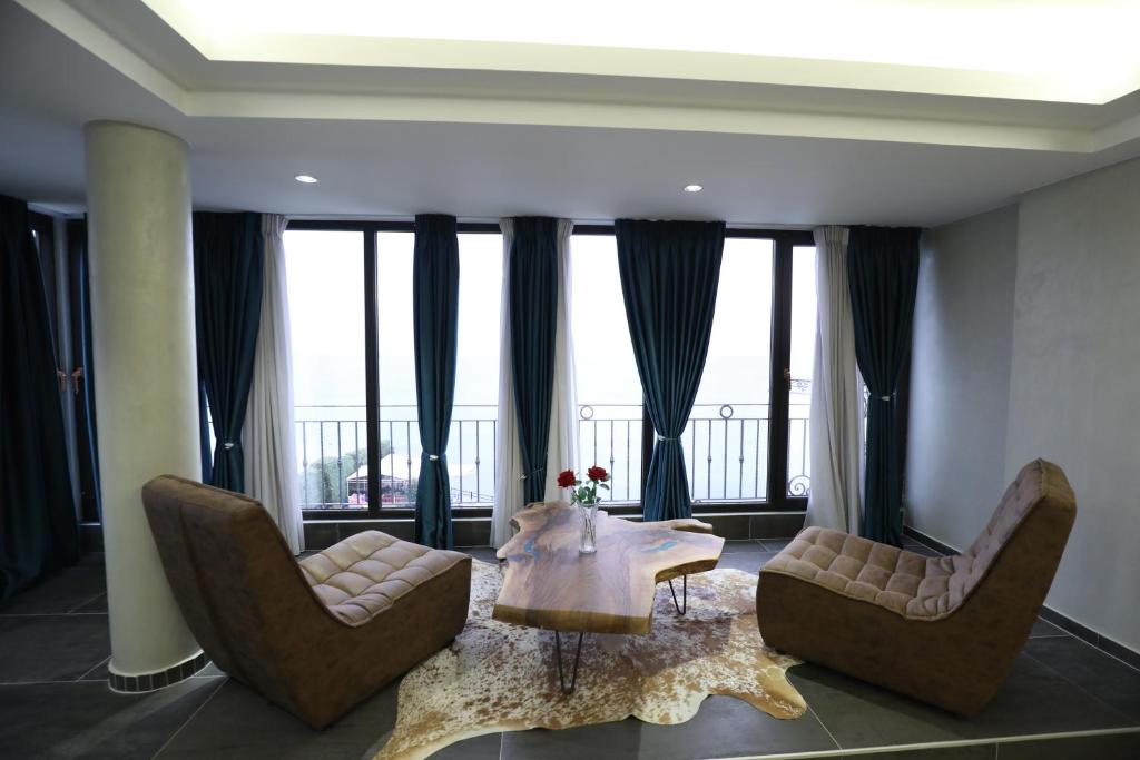 Posezení v ubytování Hotel 1 Maji