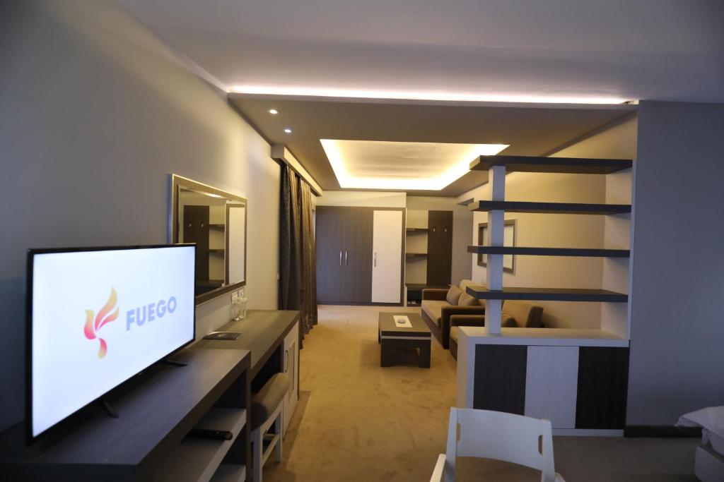 TV a/nebo společenská místnost v ubytování Hotel 1 Maji