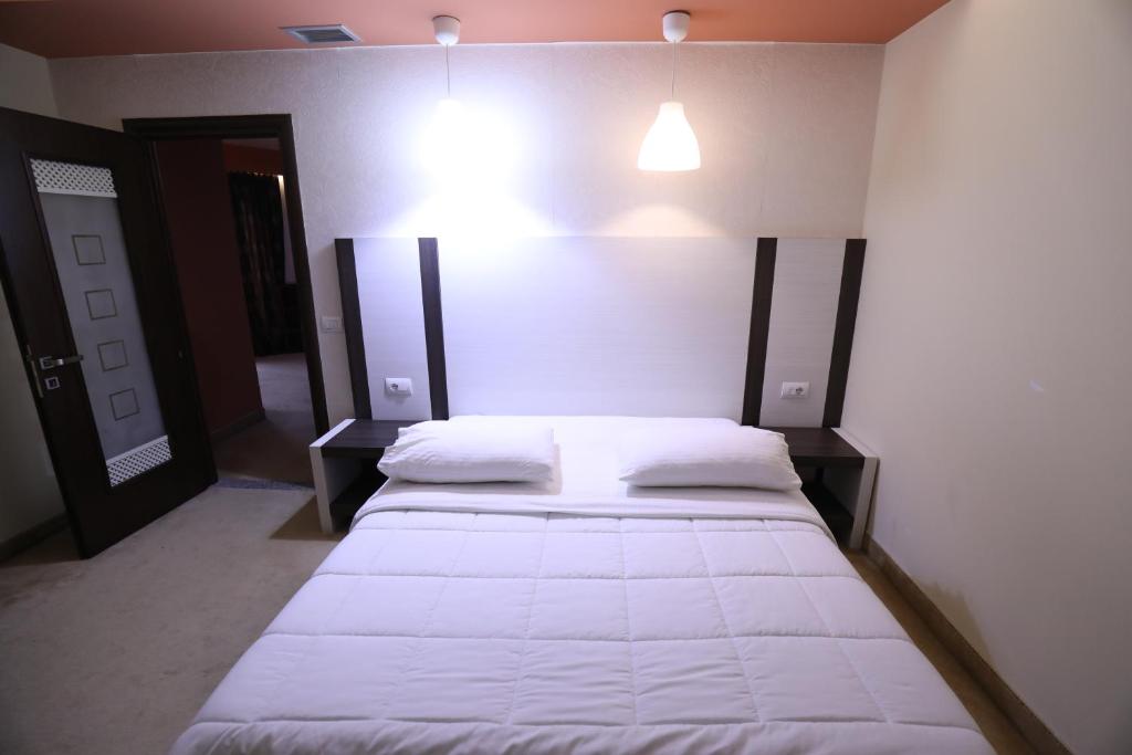 Postel nebo postele na pokoji v ubytování Hotel 1 Maji