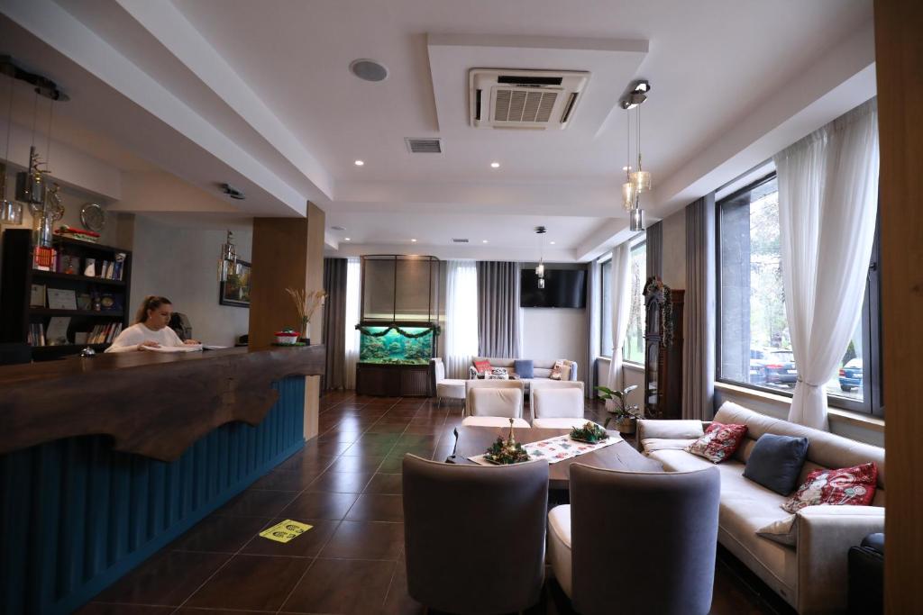 TV a/nebo společenská místnost v ubytování Hotel 1 Maji