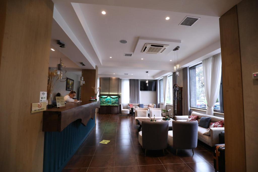 Posezení v ubytování Hotel 1 Maji