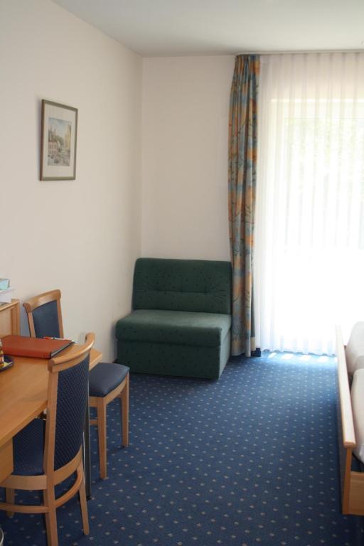 Posezení v ubytování Hotel-Gasthof zur Krone