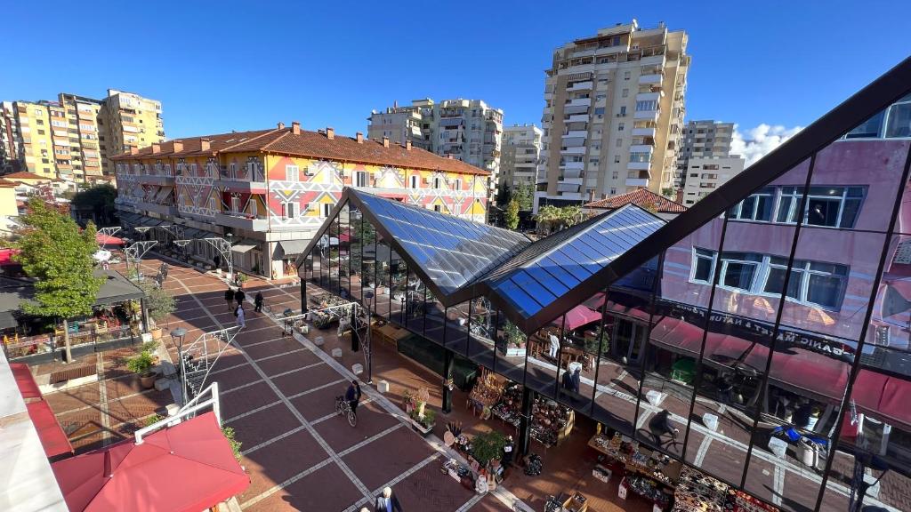 Central - Tirana BAZAR View - Imazhi 9