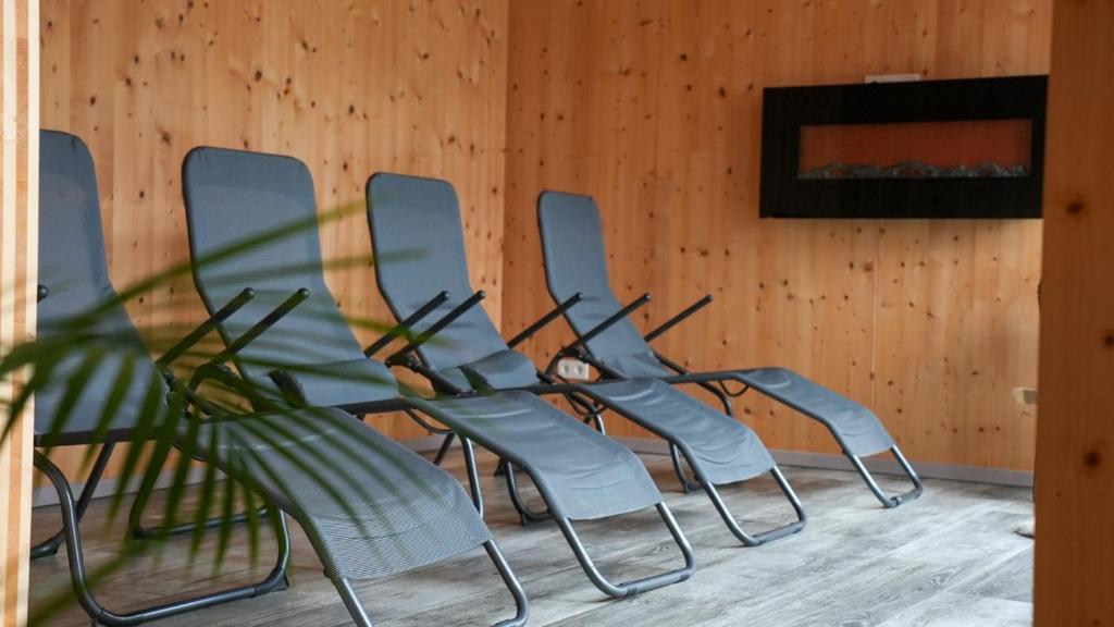TV a/nebo společenská místnost v ubytování FBA Village
